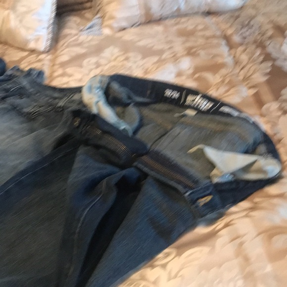 I am selling urban pipeline relaxed size 32/34 you can buy one for 25 apiece - Picture 6 of 8